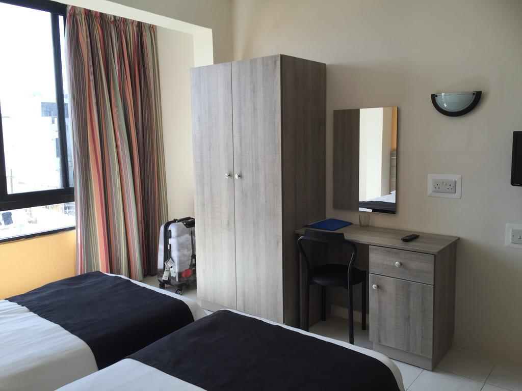Dean Hamlet Hotel Saint Julian's Екстер'єр фото