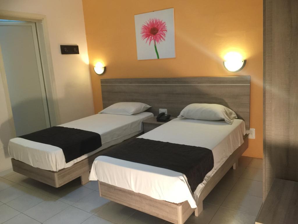 Dean Hamlet Hotel Saint Julian's Екстер'єр фото