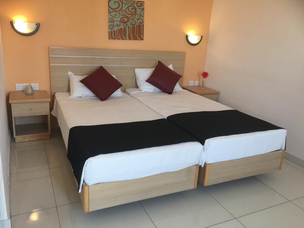 Dean Hamlet Hotel Saint Julian's Екстер'єр фото