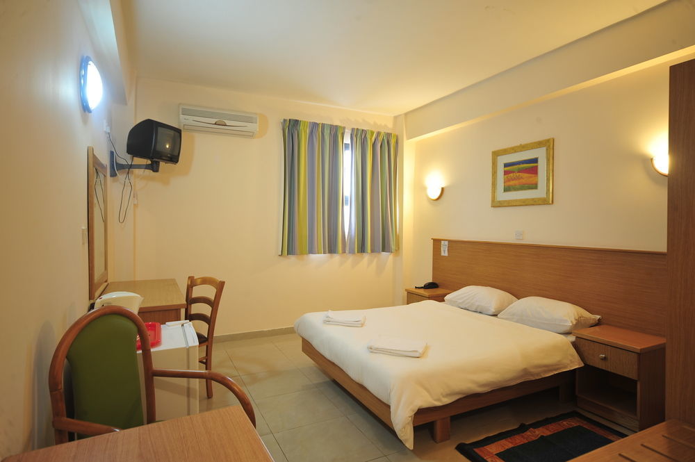 Dean Hamlet Hotel Saint Julian's Екстер'єр фото